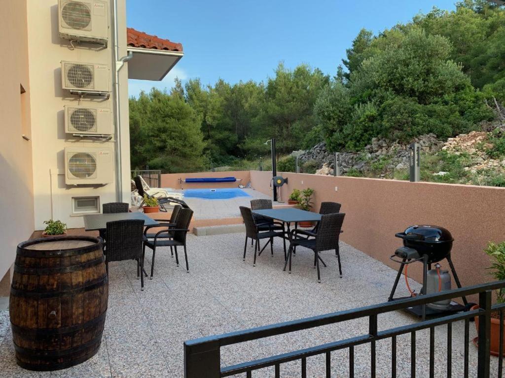Apartments Panorama With Seasonal Pool Slatine Exterior photo