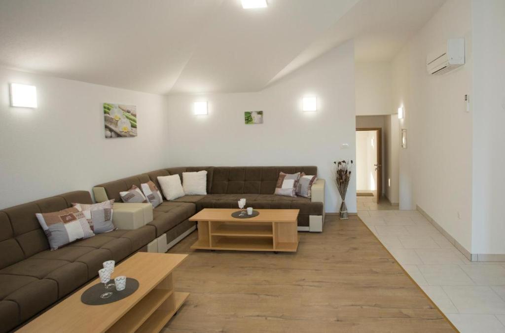 Apartments Panorama With Seasonal Pool Slatine Exterior photo